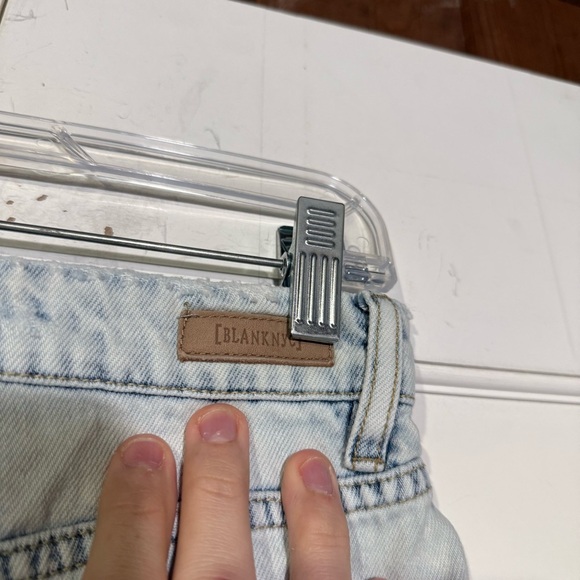 Blank NYC Wedgie Shorts Jean Shorts Distressed Light Wash Size 28 Denim Shorts - Picture 10 of 10
